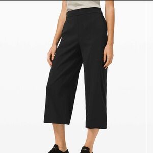 Lululemon Metropolis Maven High Rise Crop
Black